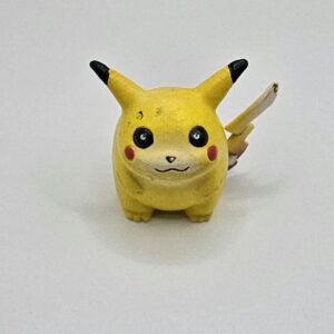 Vintage 1999 TOMY / Nintendo Pokémon Pikachu 1.5-Inch Pencil Topper Mini Figure (Heavy Wear / Played-With Condition)