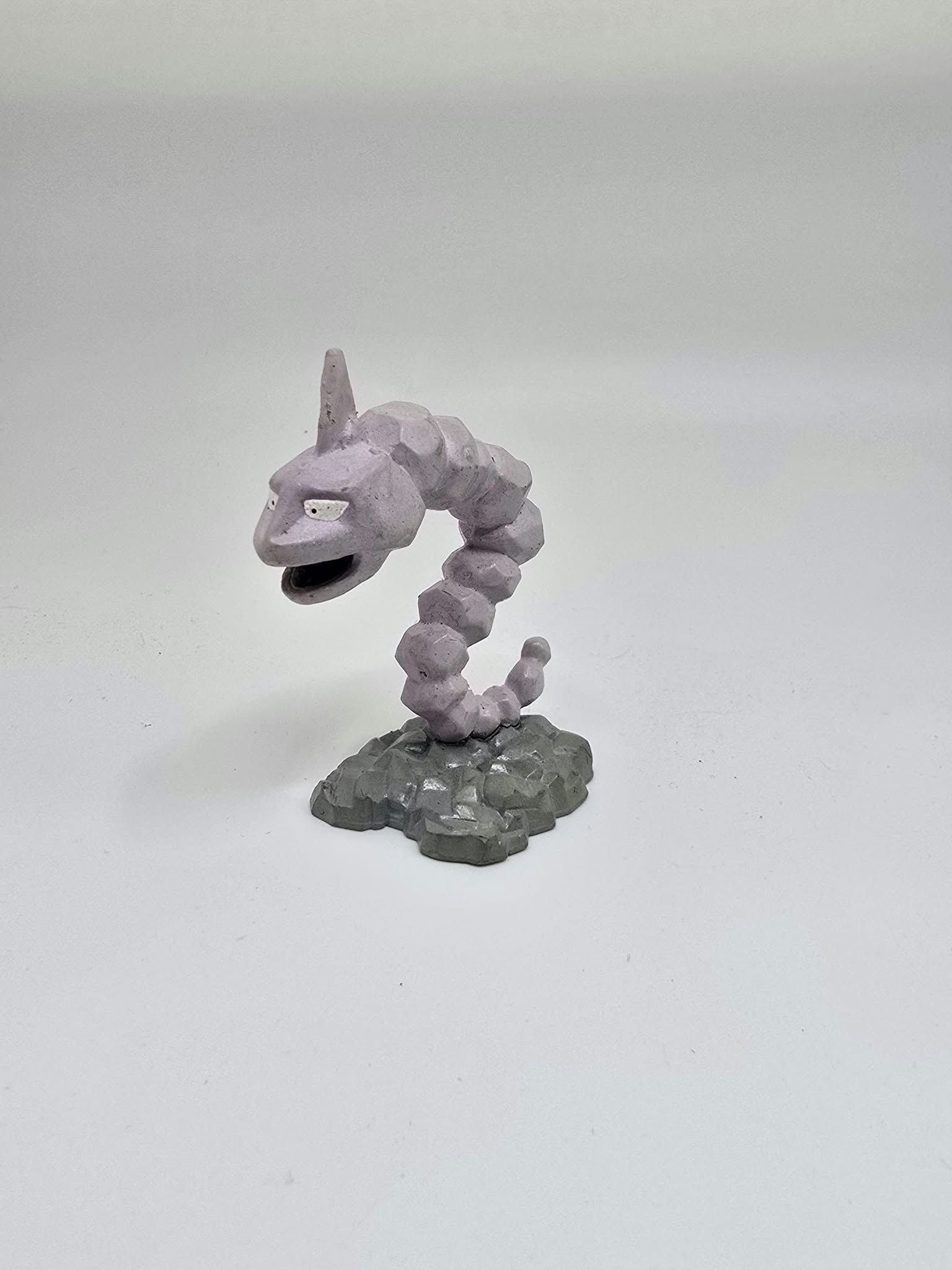Vintage TOMY Pokémon Onix 2.5-Inch Mini Figure with Rock Base