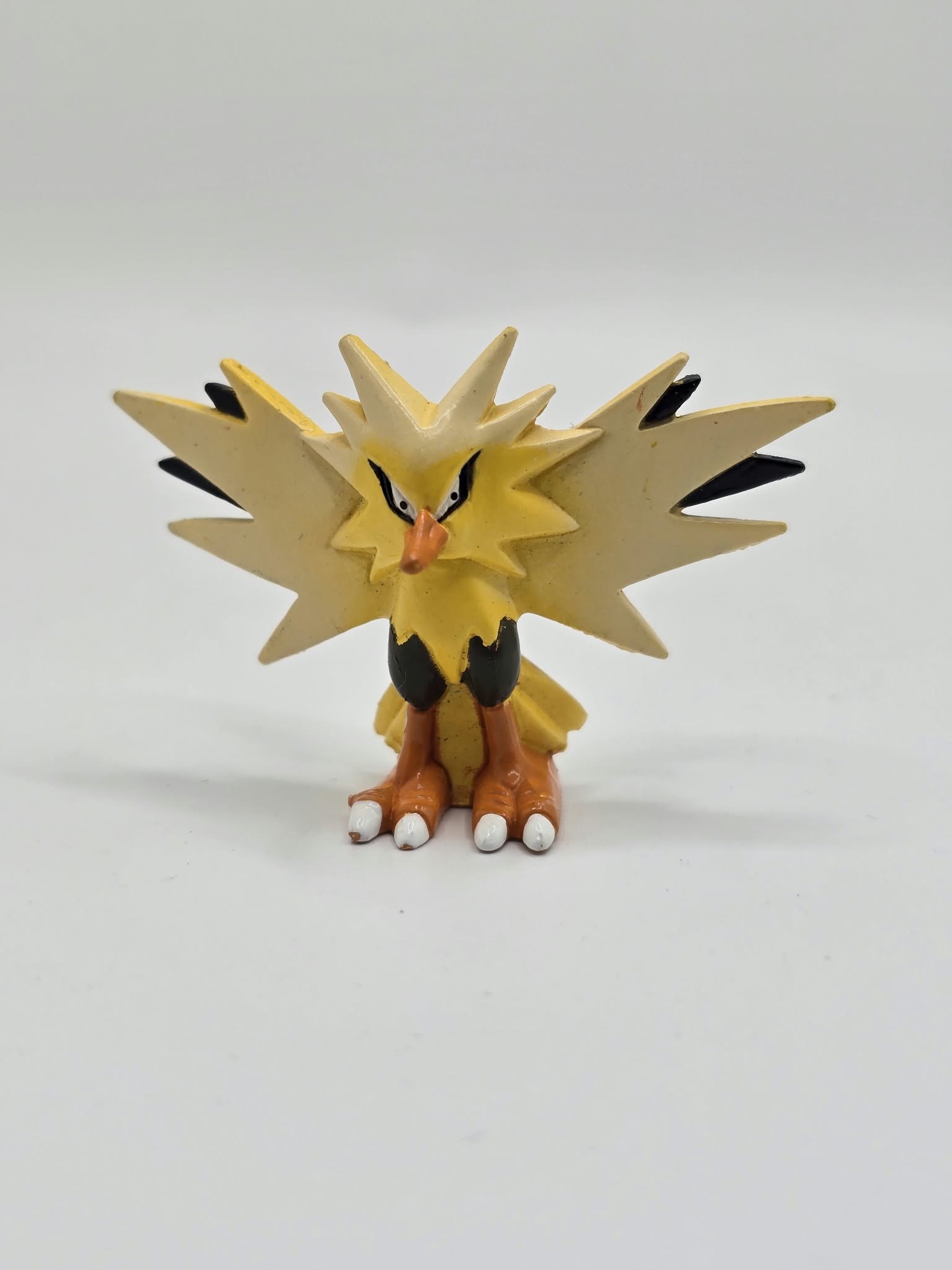 Vintage TOMY Pokémon Zapdos 2-Inch Mini Figure