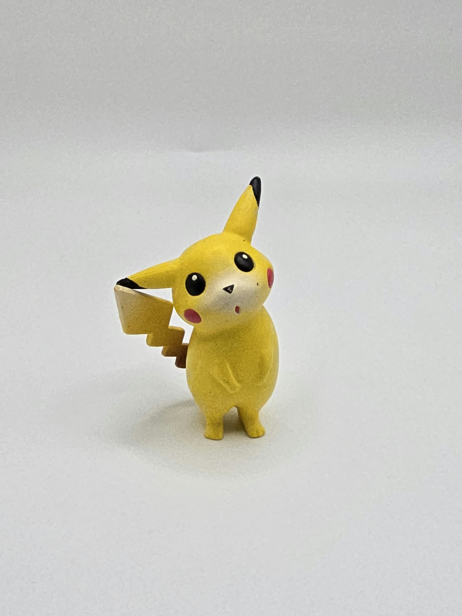 Vintage TOMY / CGTSJ Pokémon Pikachu 2-Inch Mini Figure (Head-Turn Stance)!