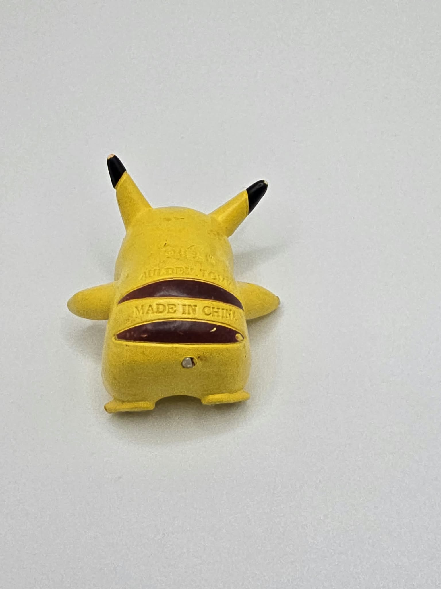 Vintage 1998 TOMY / Auldey Pokémon Pikachu 2-Inch Mini Figure (As-Is / Missing Tail)
